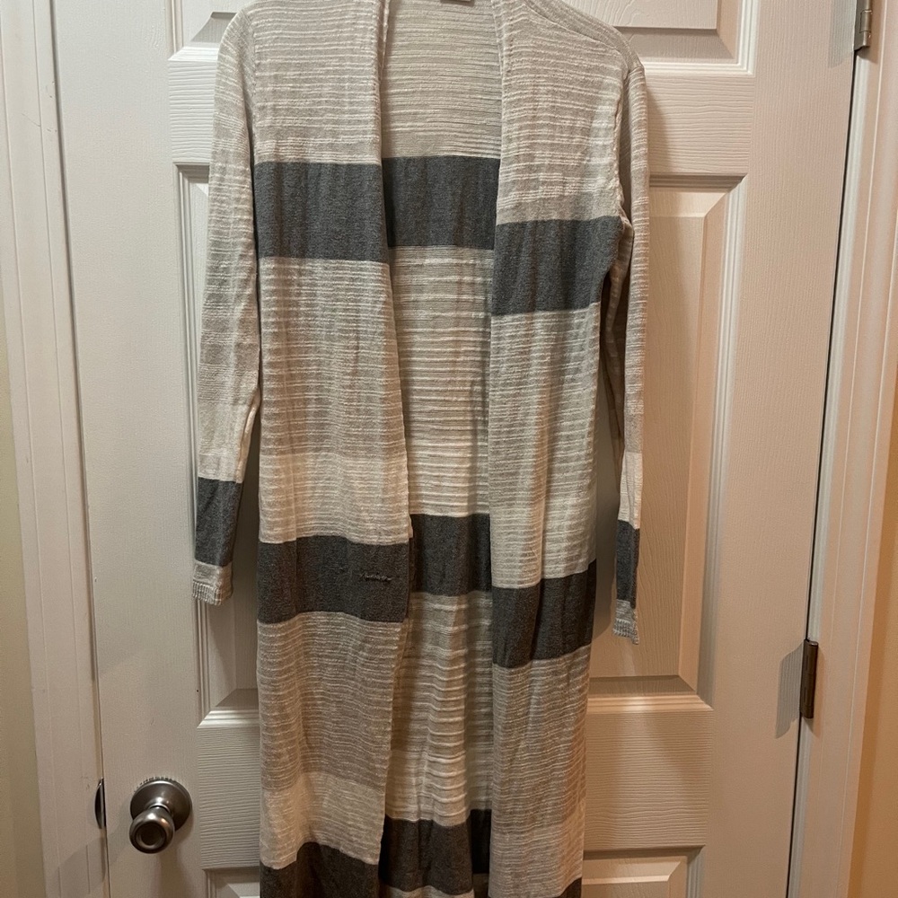 Cabi lightweight beach Striped Gray and Cream Women's Sweater